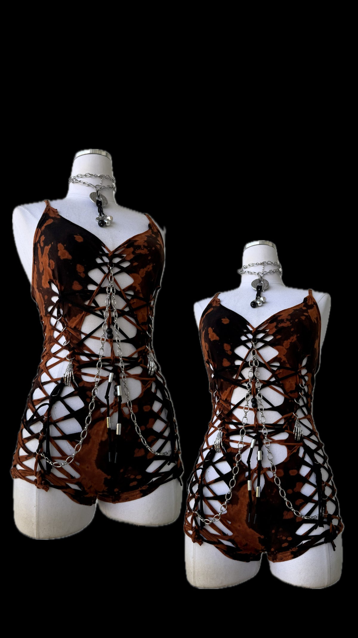 M/L Rotten Jack-o'-Lantern Romper 𝐒𝐡𝐢𝐩𝐬 𝐍𝐞𝐱𝐭 𝐁𝐮𝐬𝐢𝐧𝐞𝐬𝐬 𝐃𝐚𝐲