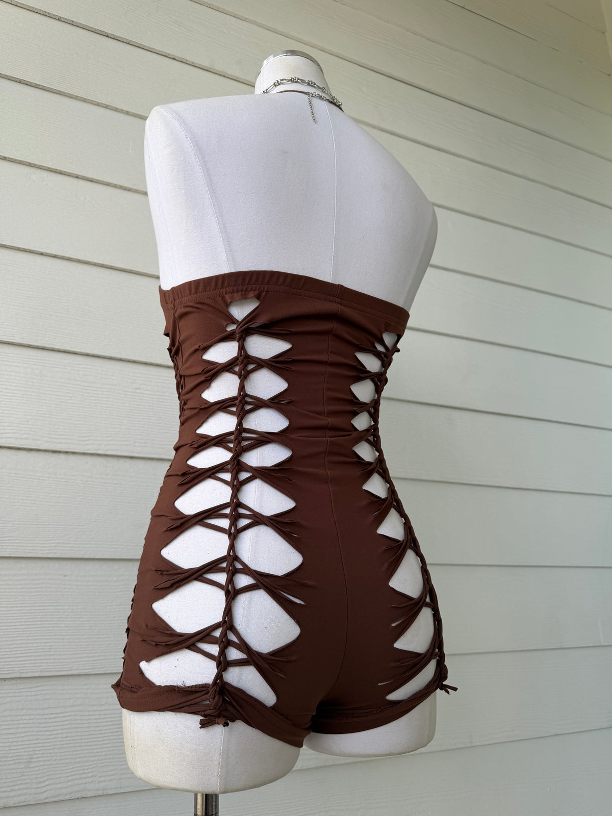 M/L Mocha Romper 𝐒𝐡𝐢𝐩𝐬 𝐍𝐞𝐱𝐭 𝐁𝐮𝐬𝐢𝐧𝐞𝐬𝐬 𝐃𝐚𝐲