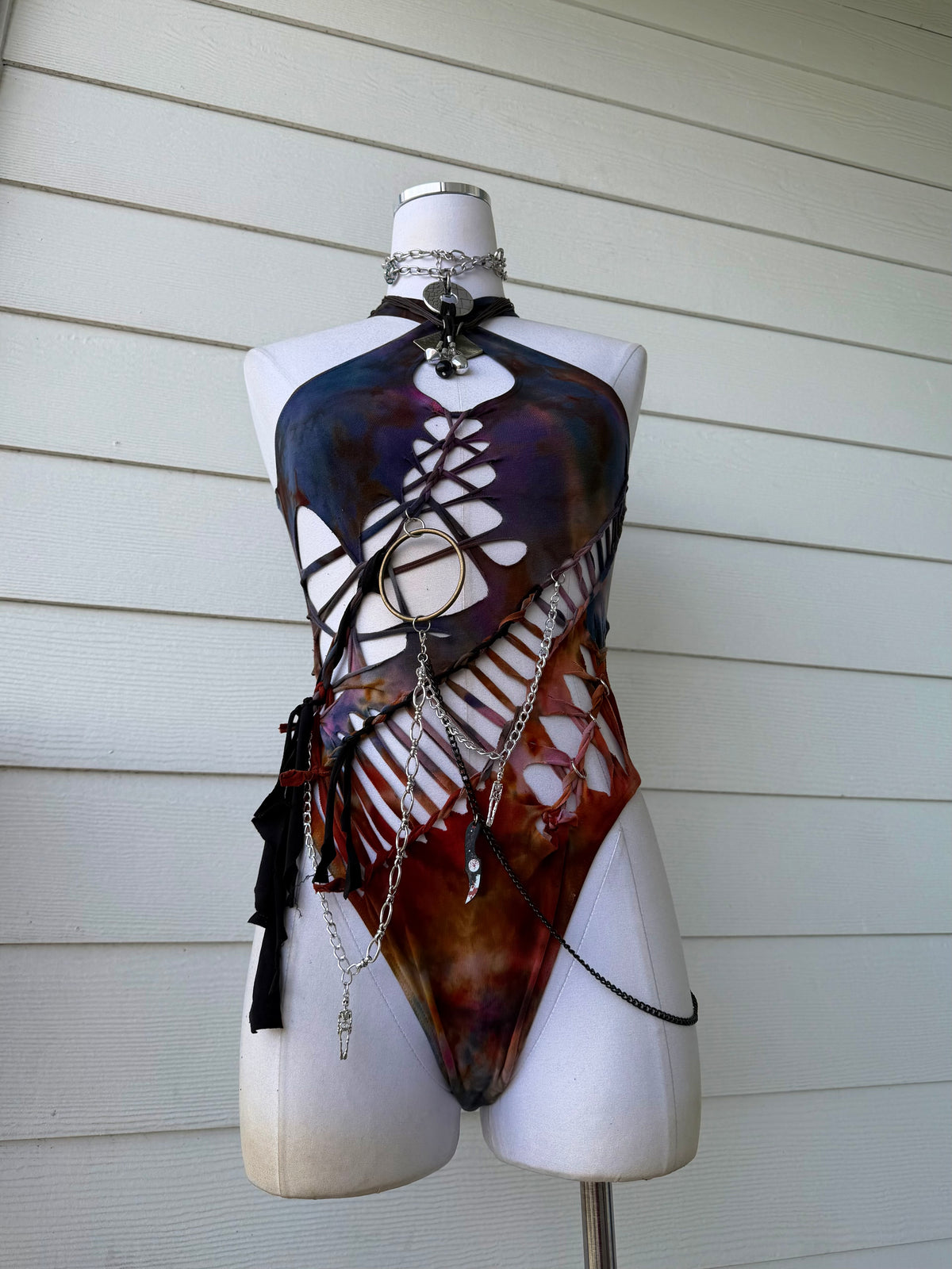 M/L Texas Chain Saw Massacre Bodysuit 𝐒𝐡𝐢𝐩𝐬 𝐍𝐞𝐱𝐭 𝐁𝐮𝐬𝐢𝐧𝐞𝐬𝐬 𝐃𝐚𝐲