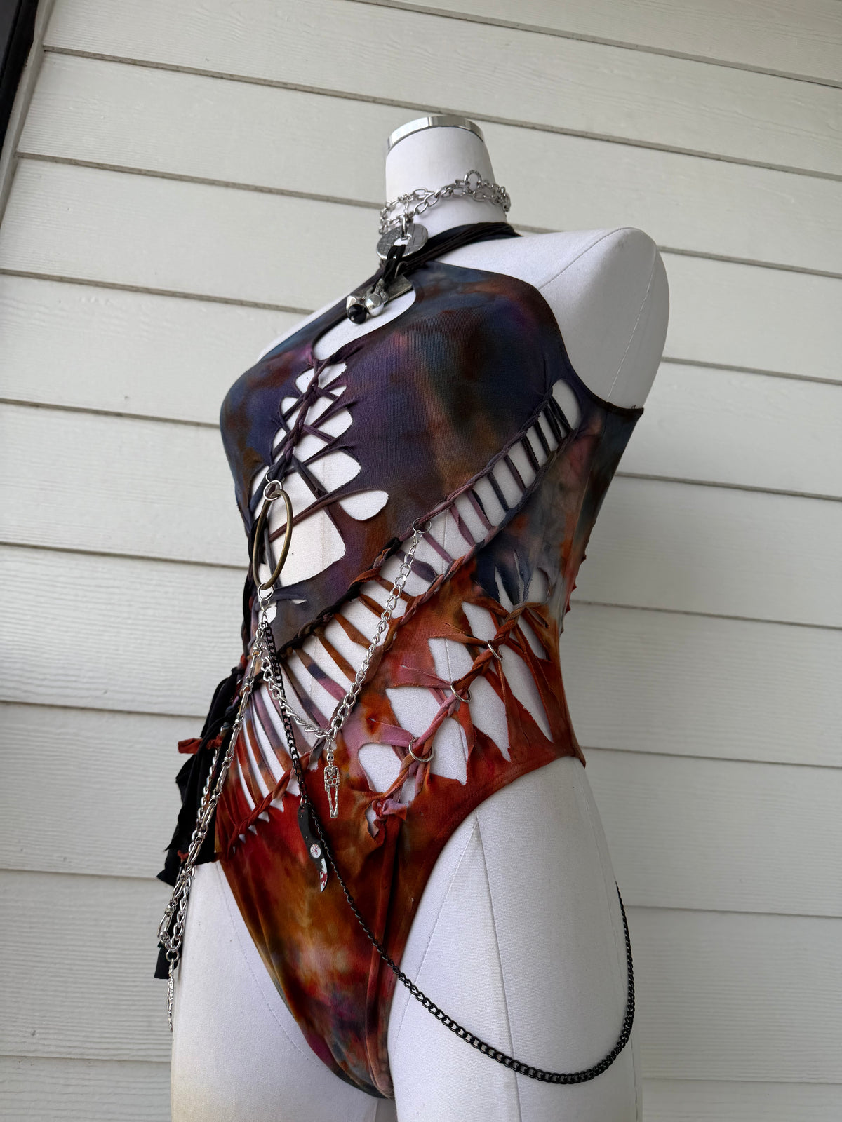 M/L Texas Chain Saw Massacre Bodysuit 𝐒𝐡𝐢𝐩𝐬 𝐍𝐞𝐱𝐭 𝐁𝐮𝐬𝐢𝐧𝐞𝐬𝐬 𝐃𝐚𝐲