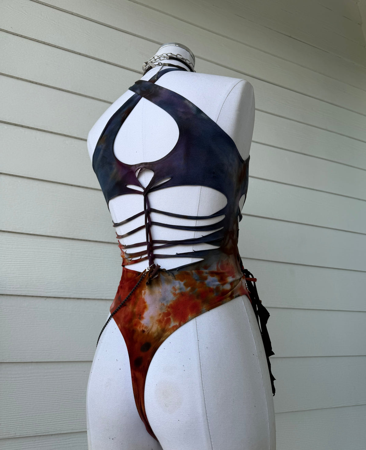 M/L Texas Chain Saw Massacre Bodysuit 𝐒𝐡𝐢𝐩𝐬 𝐍𝐞𝐱𝐭 𝐁𝐮𝐬𝐢𝐧𝐞𝐬𝐬 𝐃𝐚𝐲