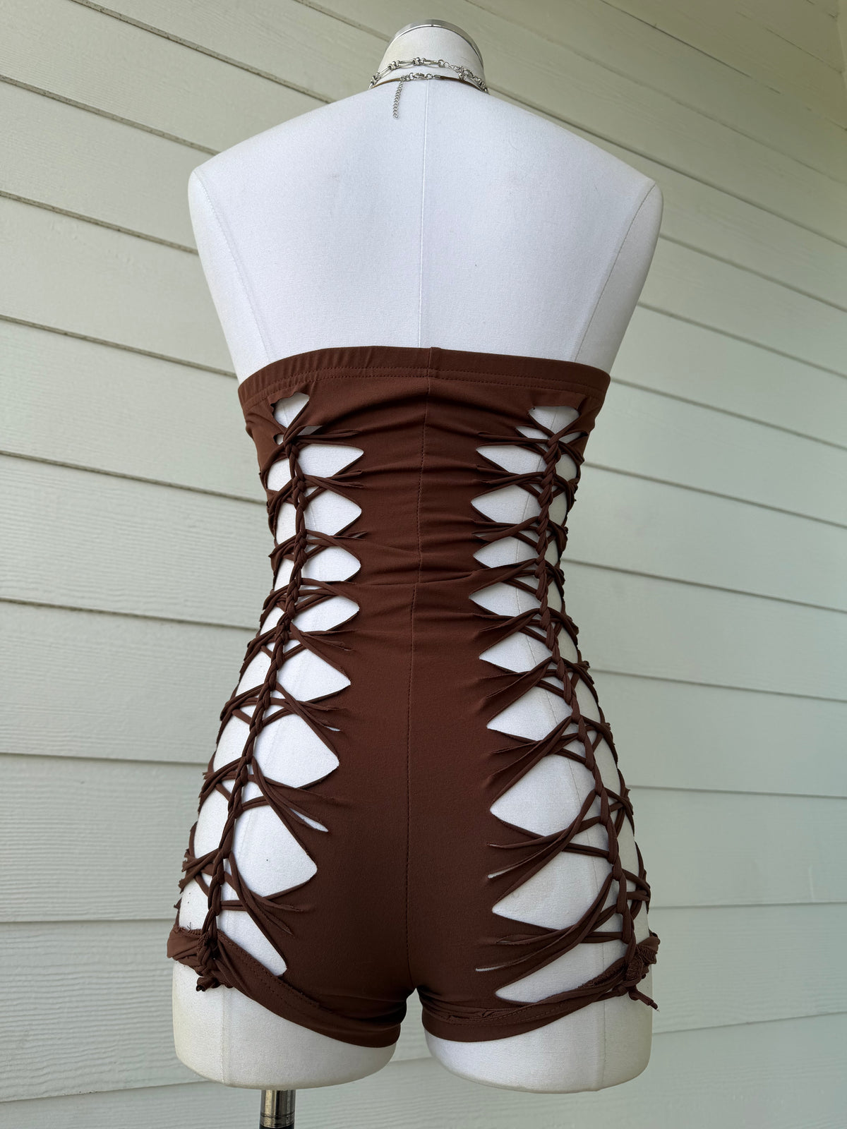 M/L Mocha Romper 𝐒𝐡𝐢𝐩𝐬 𝐍𝐞𝐱𝐭 𝐁𝐮𝐬𝐢𝐧𝐞𝐬𝐬 𝐃𝐚𝐲