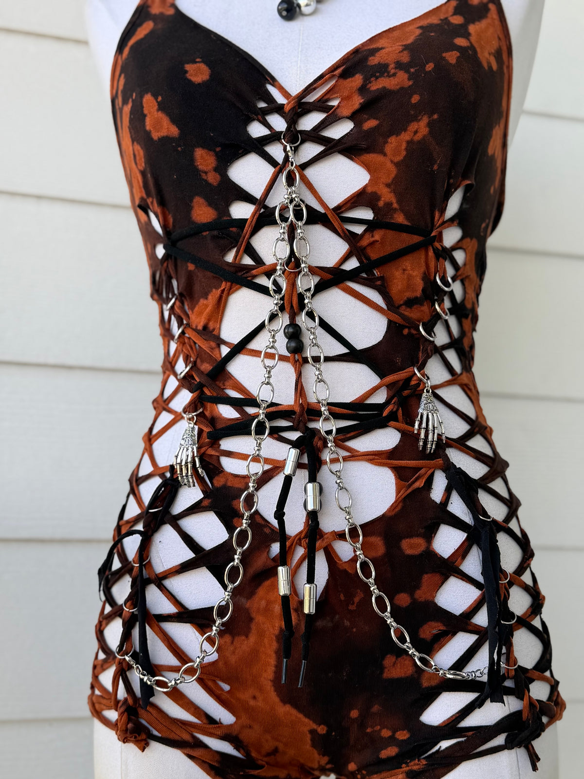 M/L Rotten Jack-o'-Lantern Romper 𝐒𝐡𝐢𝐩𝐬 𝐍𝐞𝐱𝐭 𝐁𝐮𝐬𝐢𝐧𝐞𝐬𝐬 𝐃𝐚𝐲