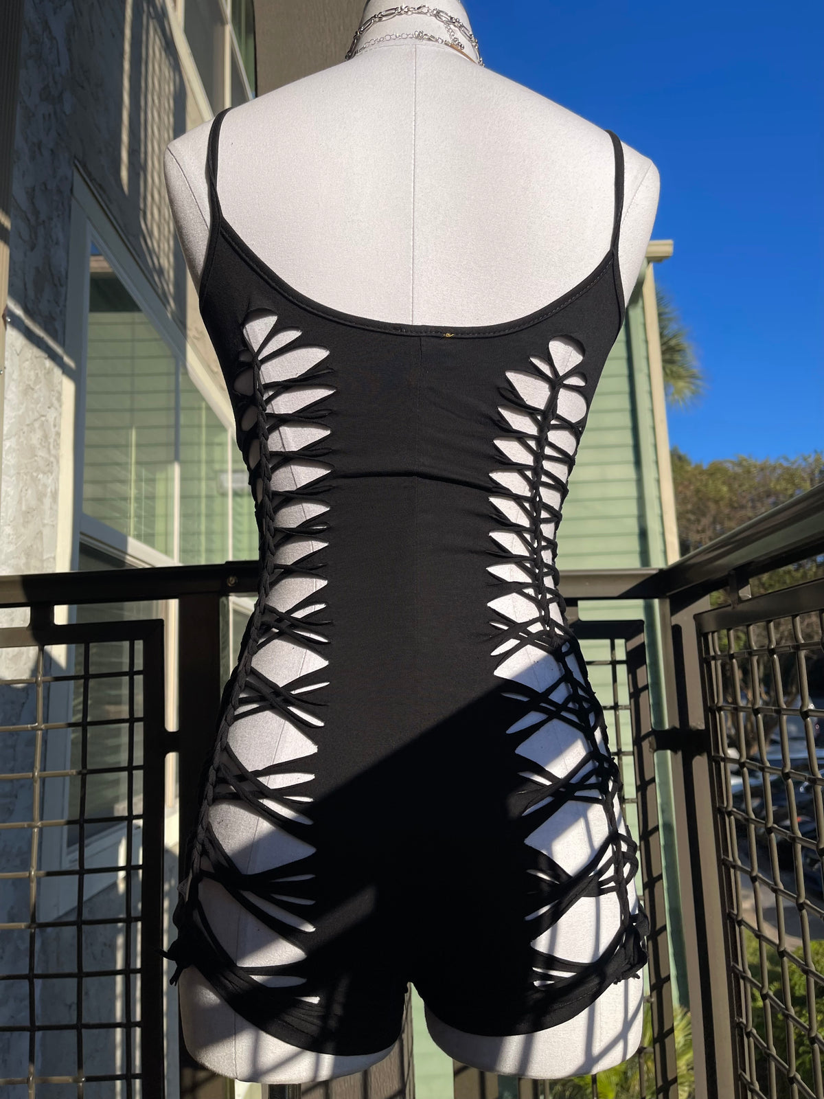 XS/S Lunara Romper 𝐒𝐡𝐢𝐩𝐬 𝐍𝐞𝐱𝐭 𝐁𝐮𝐬𝐢𝐧𝐞𝐬𝐬 𝐃𝐚𝐲