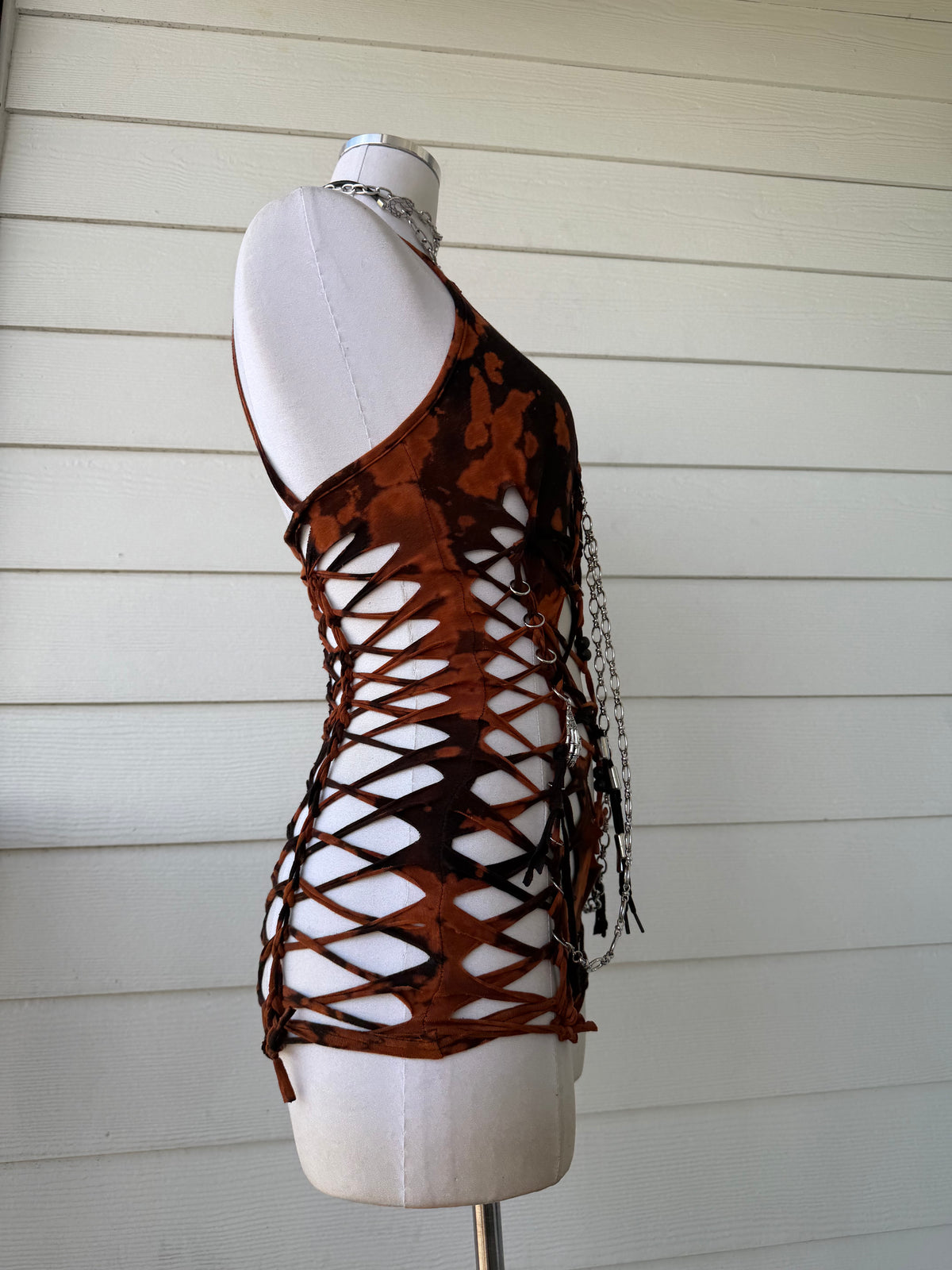 M/L Rotten Jack-o'-Lantern Romper 𝐒𝐡𝐢𝐩𝐬 𝐍𝐞𝐱𝐭 𝐁𝐮𝐬𝐢𝐧𝐞𝐬𝐬 𝐃𝐚𝐲