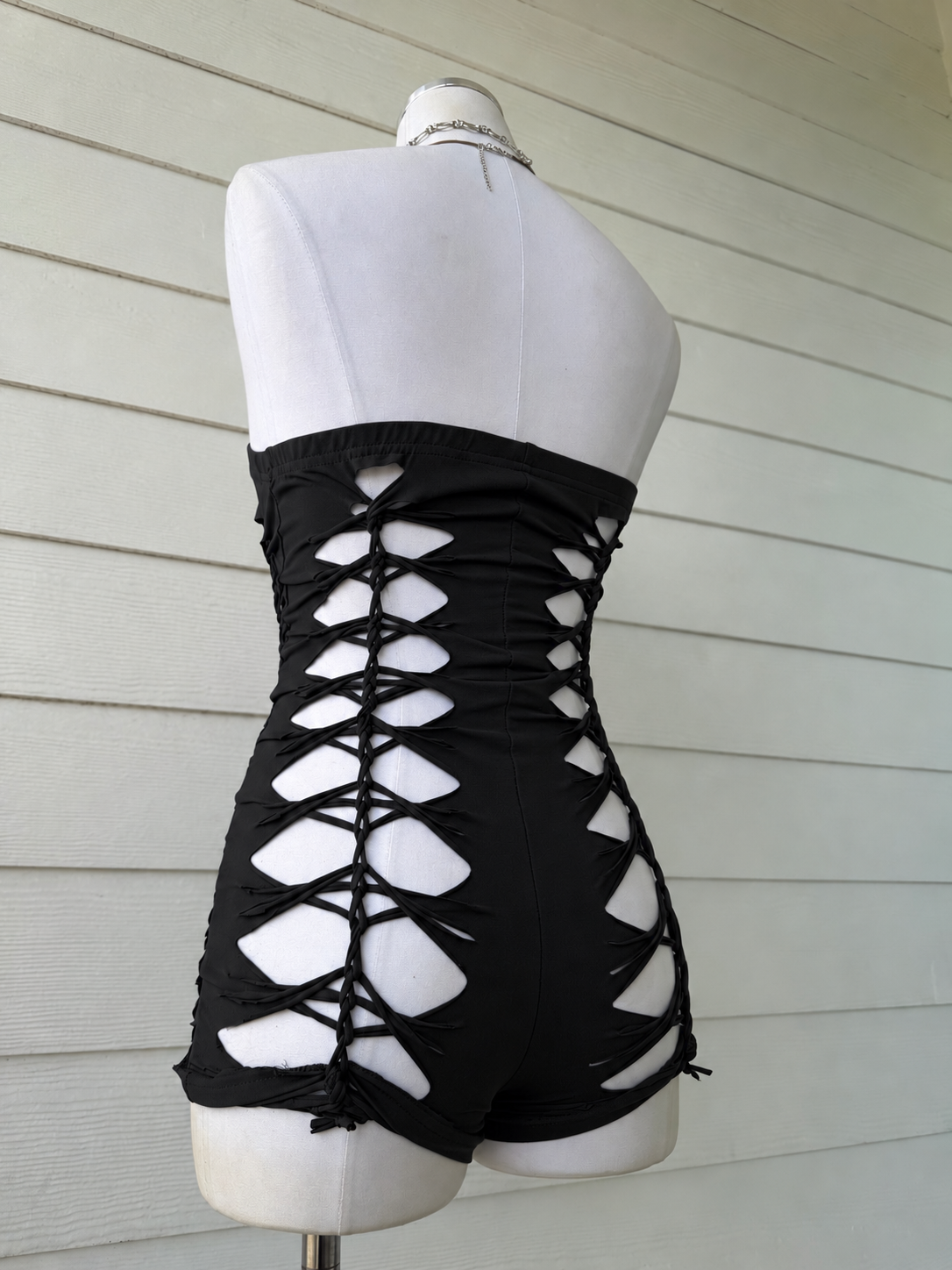 M/L Moon Romper 𝐐𝐮𝐢𝐜𝐤 𝐬𝐡𝐢𝐩 𝐰𝐢𝐭𝐡𝐢𝐧 5 𝐝𝐚𝐲𝐬